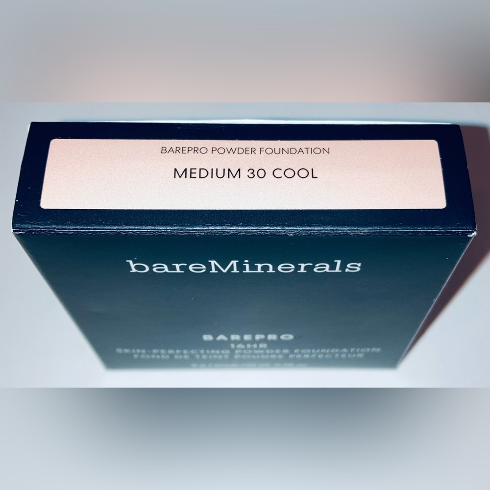 bareMinerals BAREPRO 16HR Skin Perfecting Powder Foundation- NEW! MEDIUM 30 COOL